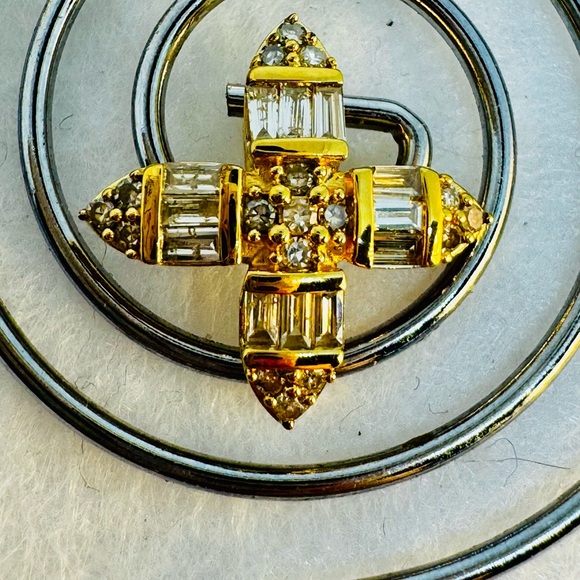 Unbranded Jewelry - Natural Diamond Slide in a four point compass cross